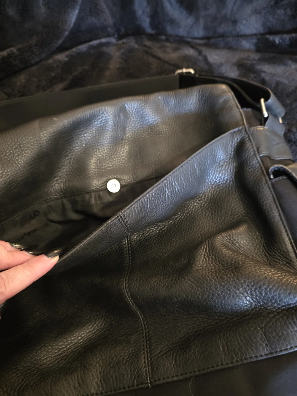 FOSSIL Black Leather Messenger Bag